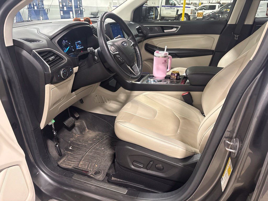 Used 2022 Ford Edge Titanium AWD/4WD image 11
