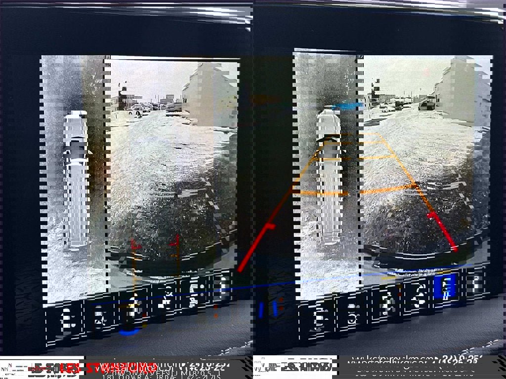 Used 2024 GMC Yukon XL SLT w/ SLT Premium Package image 30