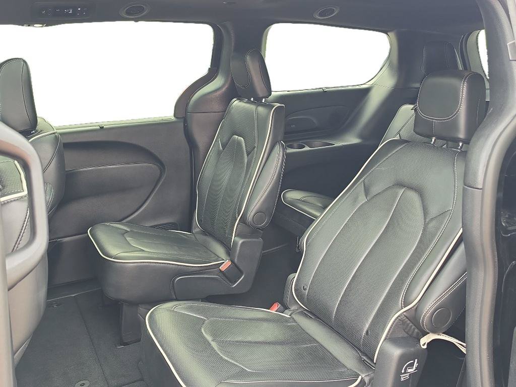 Used 2025 Chrysler Pacifica Limited FWD image 19