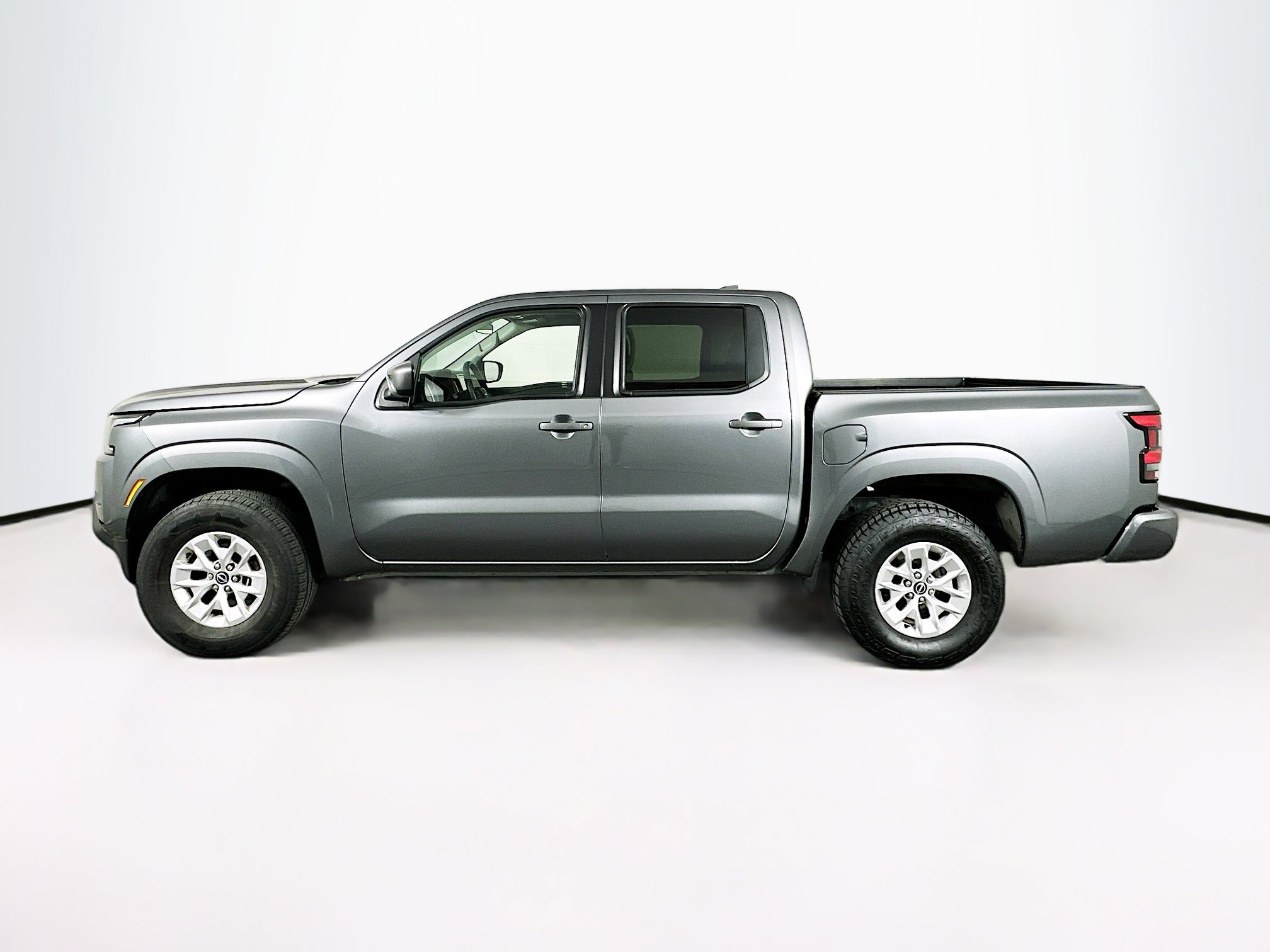 Used 2024 Nissan Frontier SV image 4