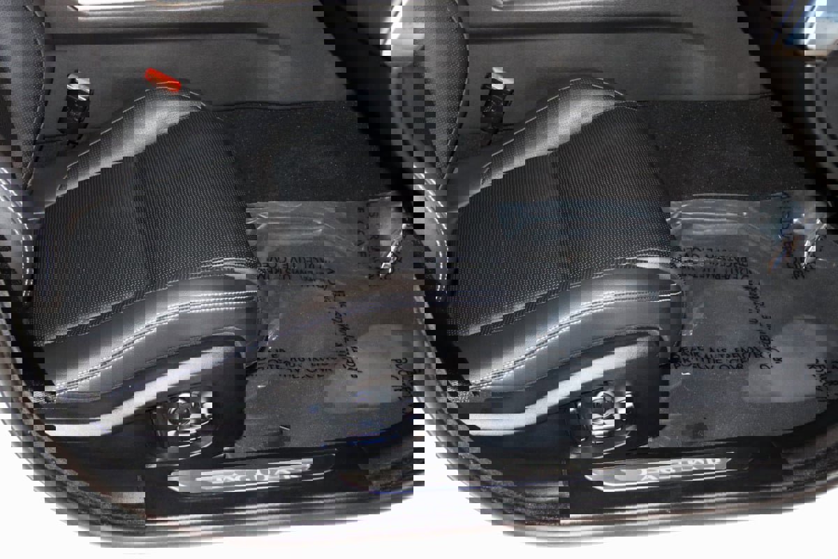 Used 2021 Jaguar XF R-Dynamic SE image 58