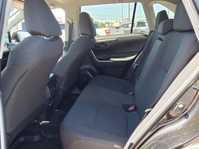 Used 2022 Toyota RAV4 LE image 12