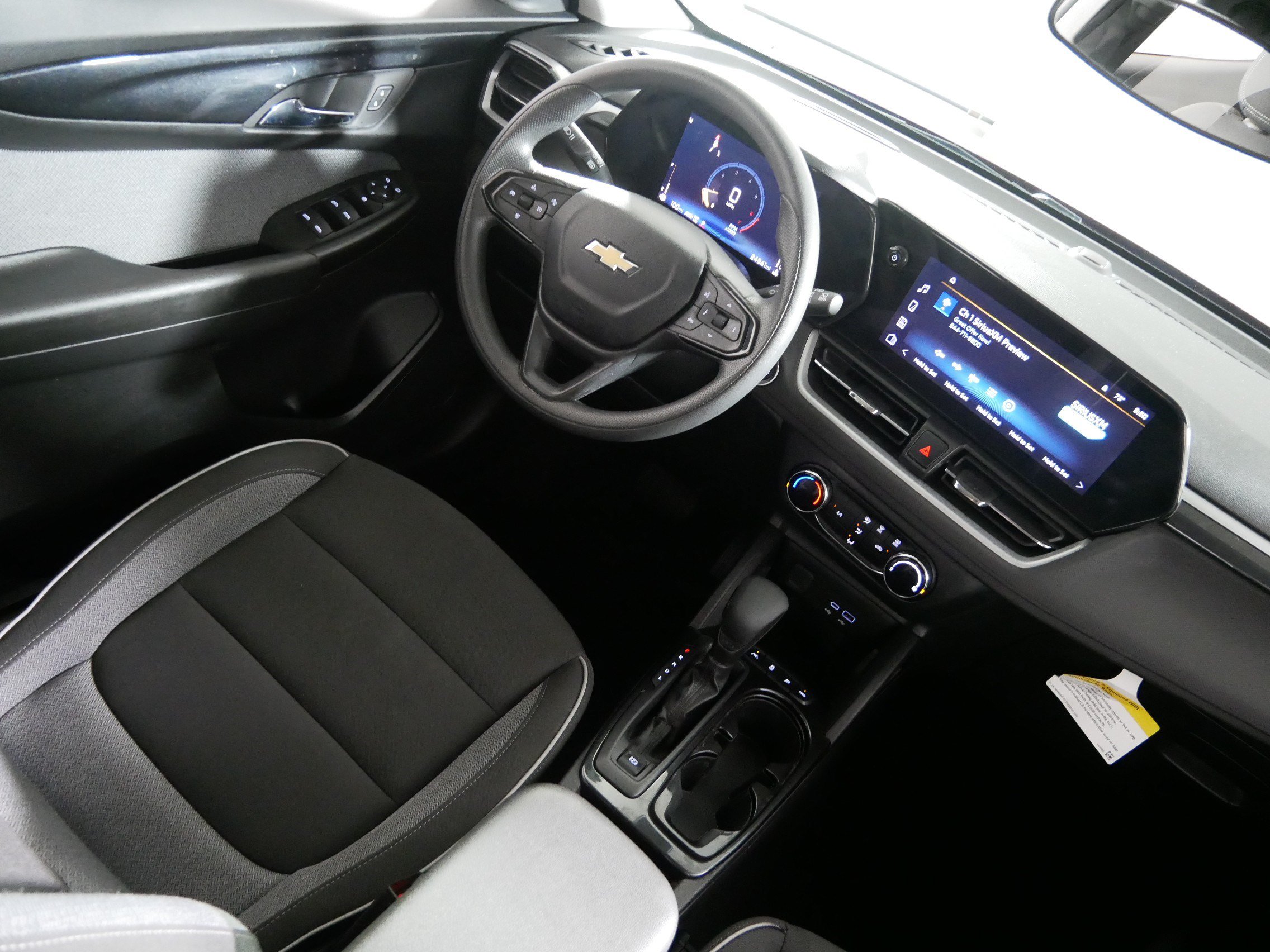 Used 2024 Chevrolet TrailBlazer LS w/ LS Convenience Package AWD/4WD image 9