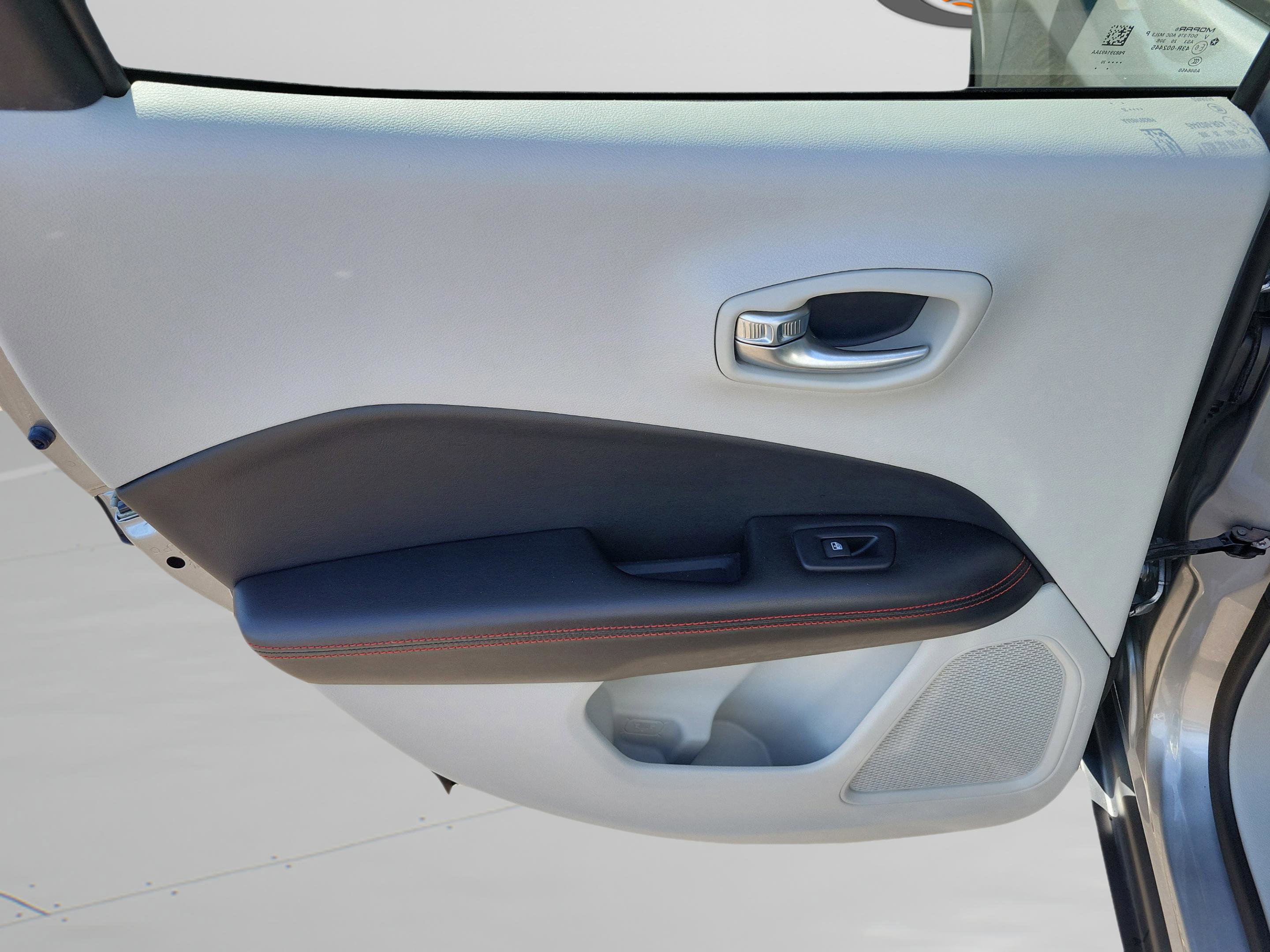 Used 2020 Jeep Compass Limited w/ Advanced Safety Group image 30