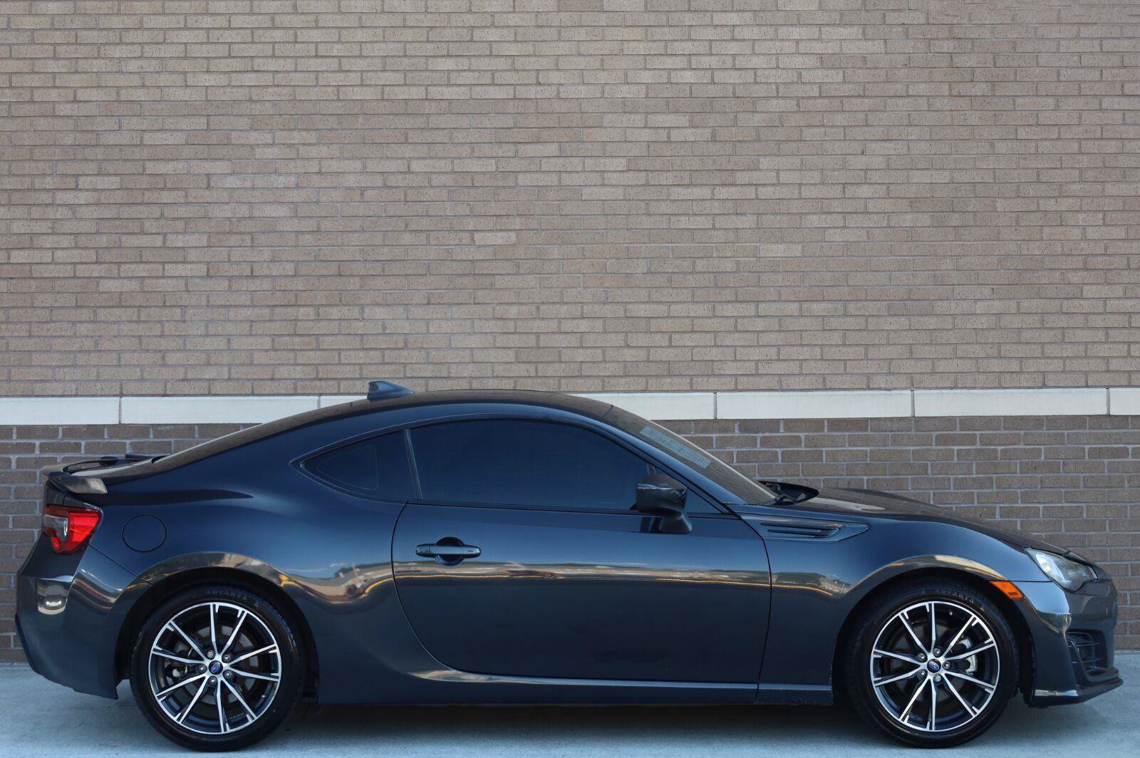 Used 2018 Subaru BRZ Limited w/ Popular Package #2 RWD image 3