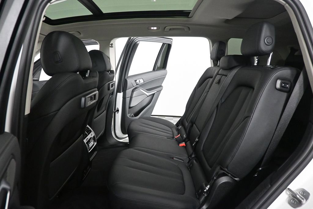 Used 2022 BMW X7 xDrive40i w/ Premium Package image 17