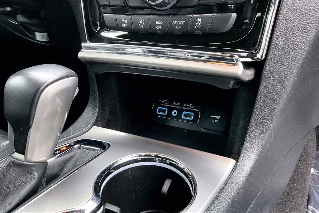 Used 2022 Jeep Grand Cherokee Limited w/ Tech Group AWD/4WD image 16
