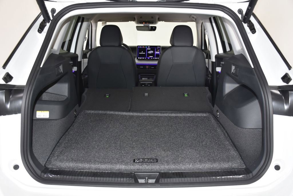 Used 2025 Volkswagen Tiguan SE image 29