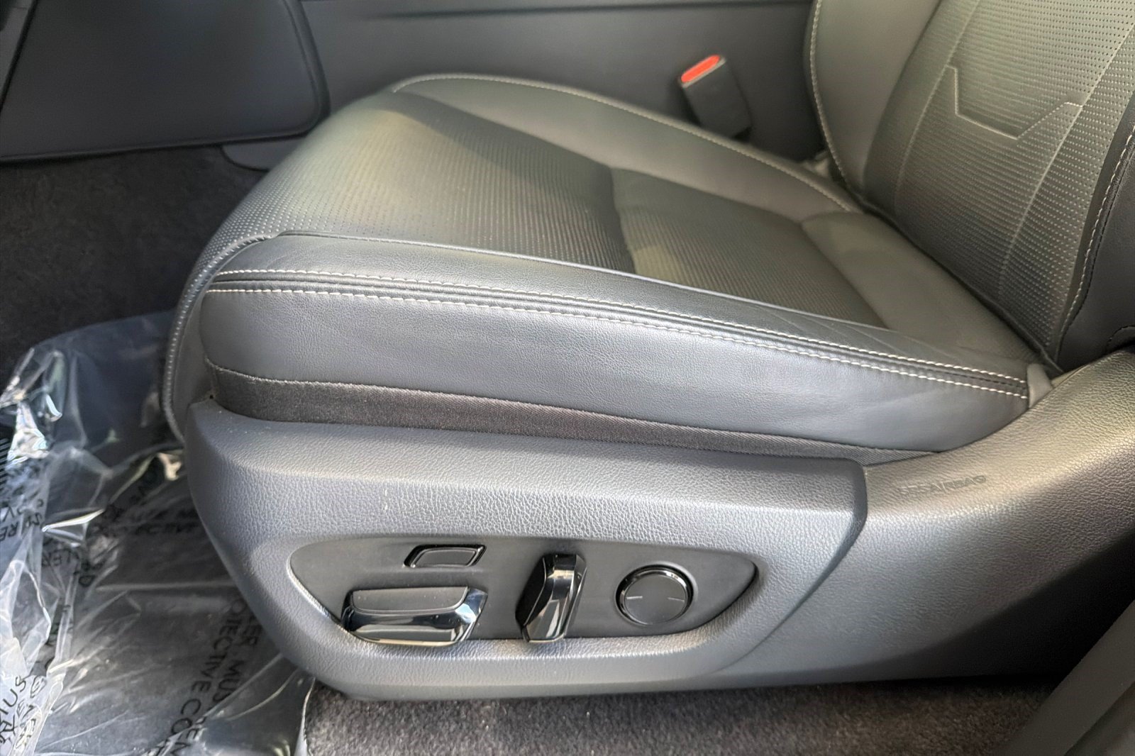 Certified 2025 Lexus GX 550 w/ Cold Area Package AWD/4WD image 14