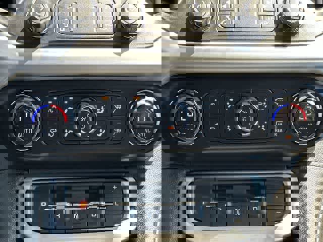 Used 2023 GMC Acadia SLE w/ Driver Convenience Package image 15