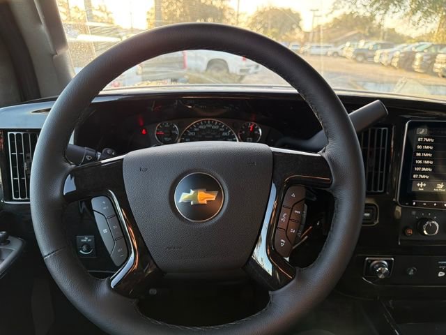 New 2025 Chevrolet Express 2500 Work Van 3D Extended Cargo Van w/ Driver Convenience Package image 28