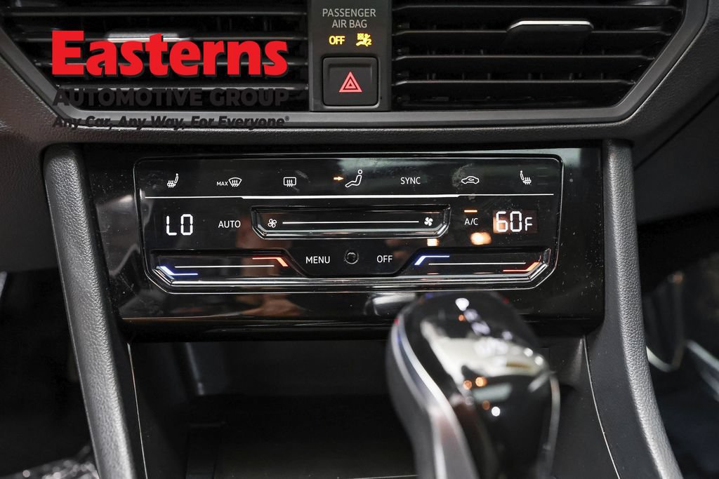 Used 2025 Volkswagen Jetta SE FWD image 19