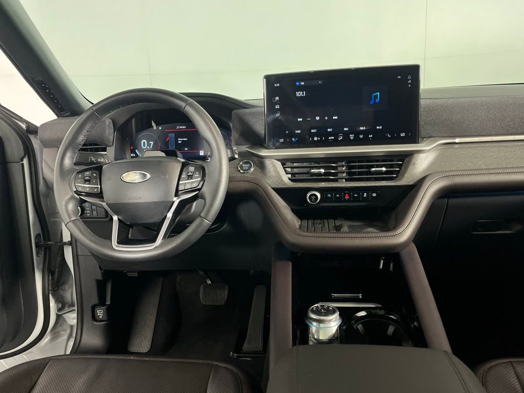 Used 2025 Ford Explorer Platinum w/ LUX Leather Package image 15