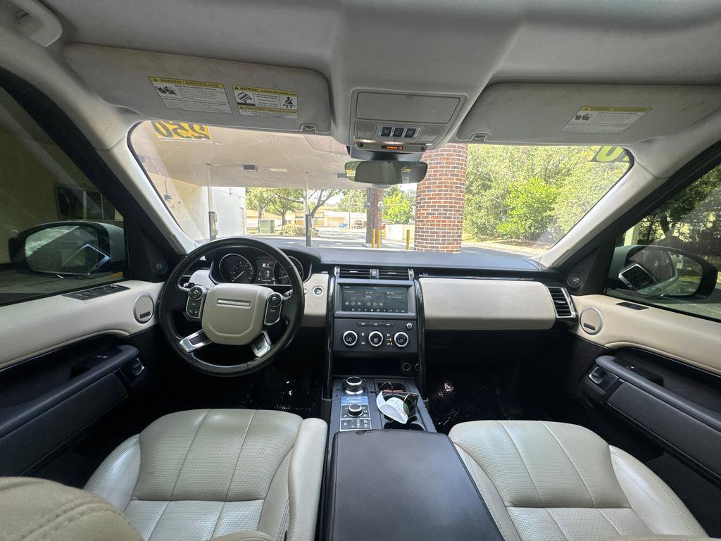 Used 2018 Land Rover Discovery SE AWD/4WD image 20