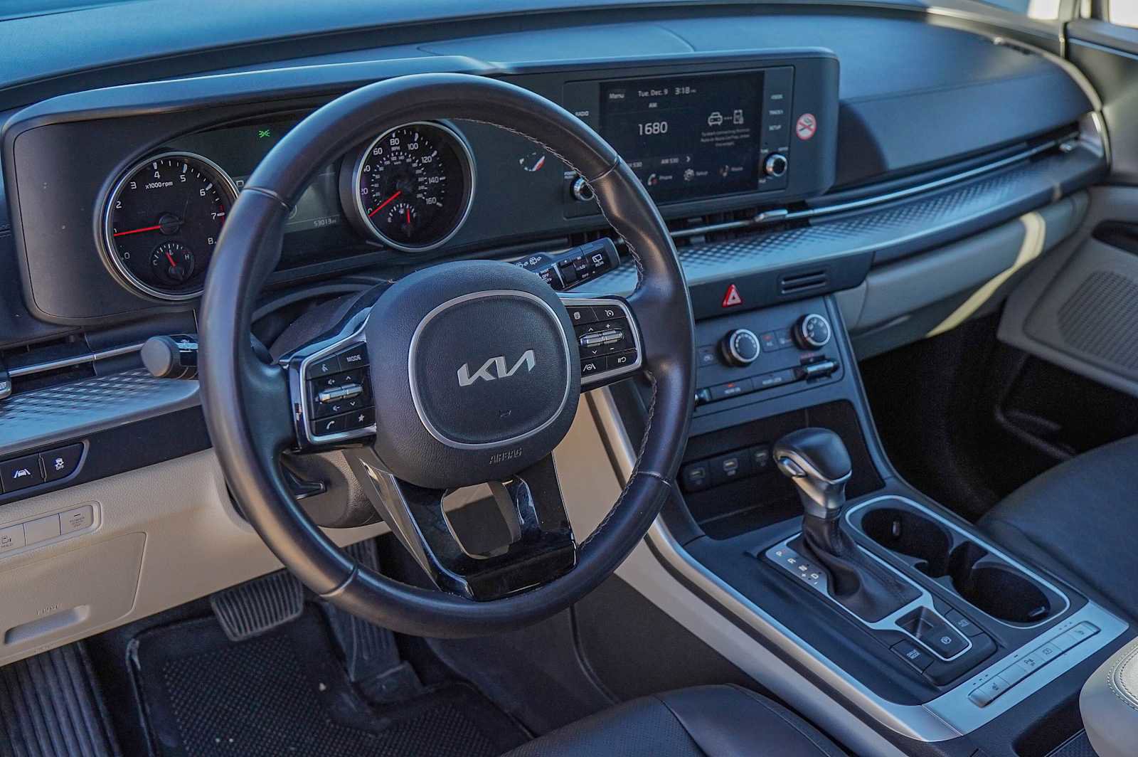 Certified 2024 Kia Carnival LX image 9