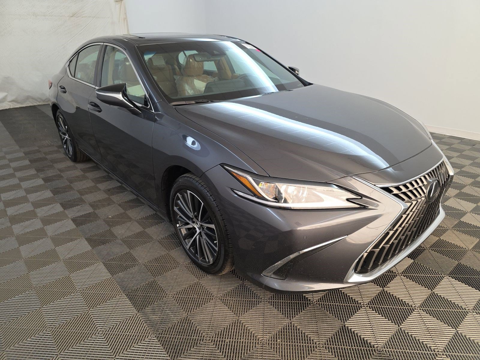 Used 2025 Lexus ES 350 w/ Premium Package image 4