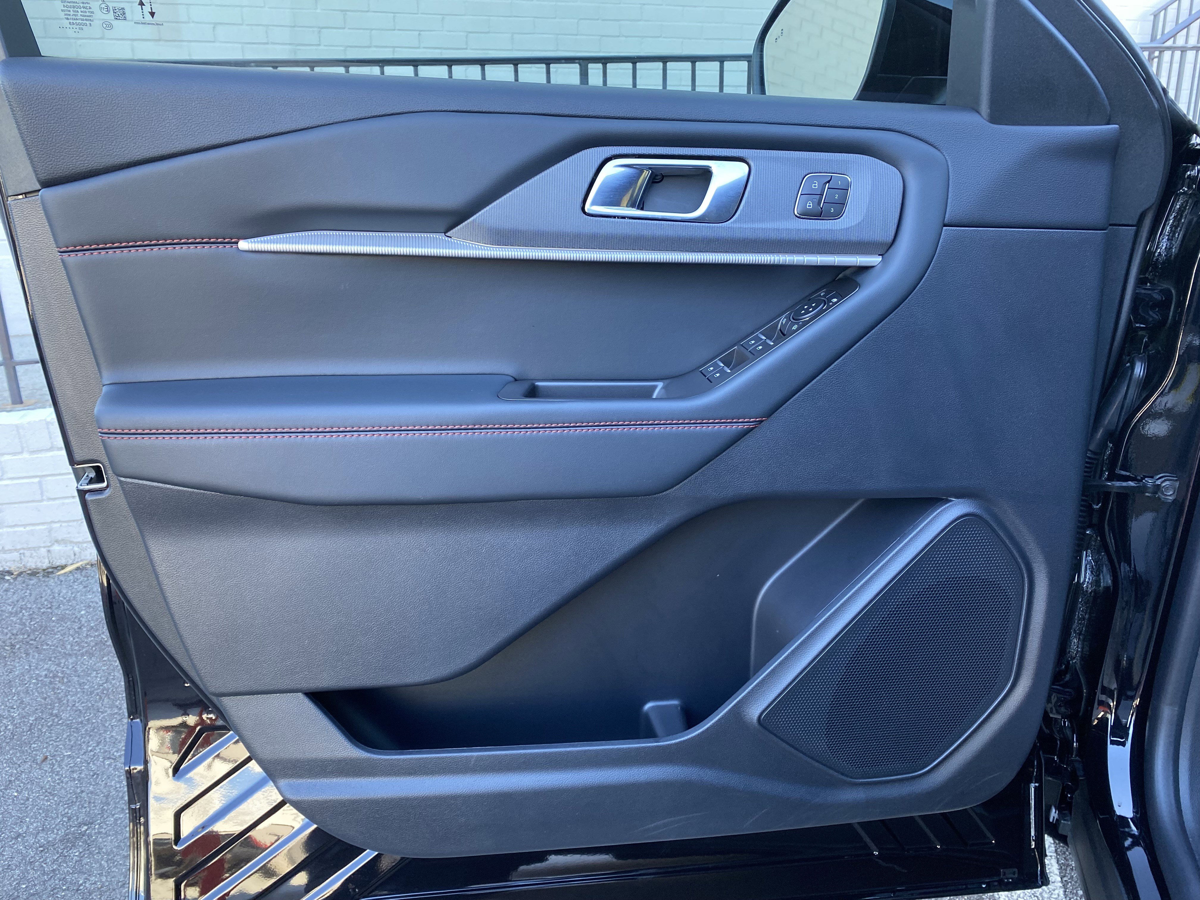 Used 2025 Ford Explorer ST-Line w/ Premium Package image 15