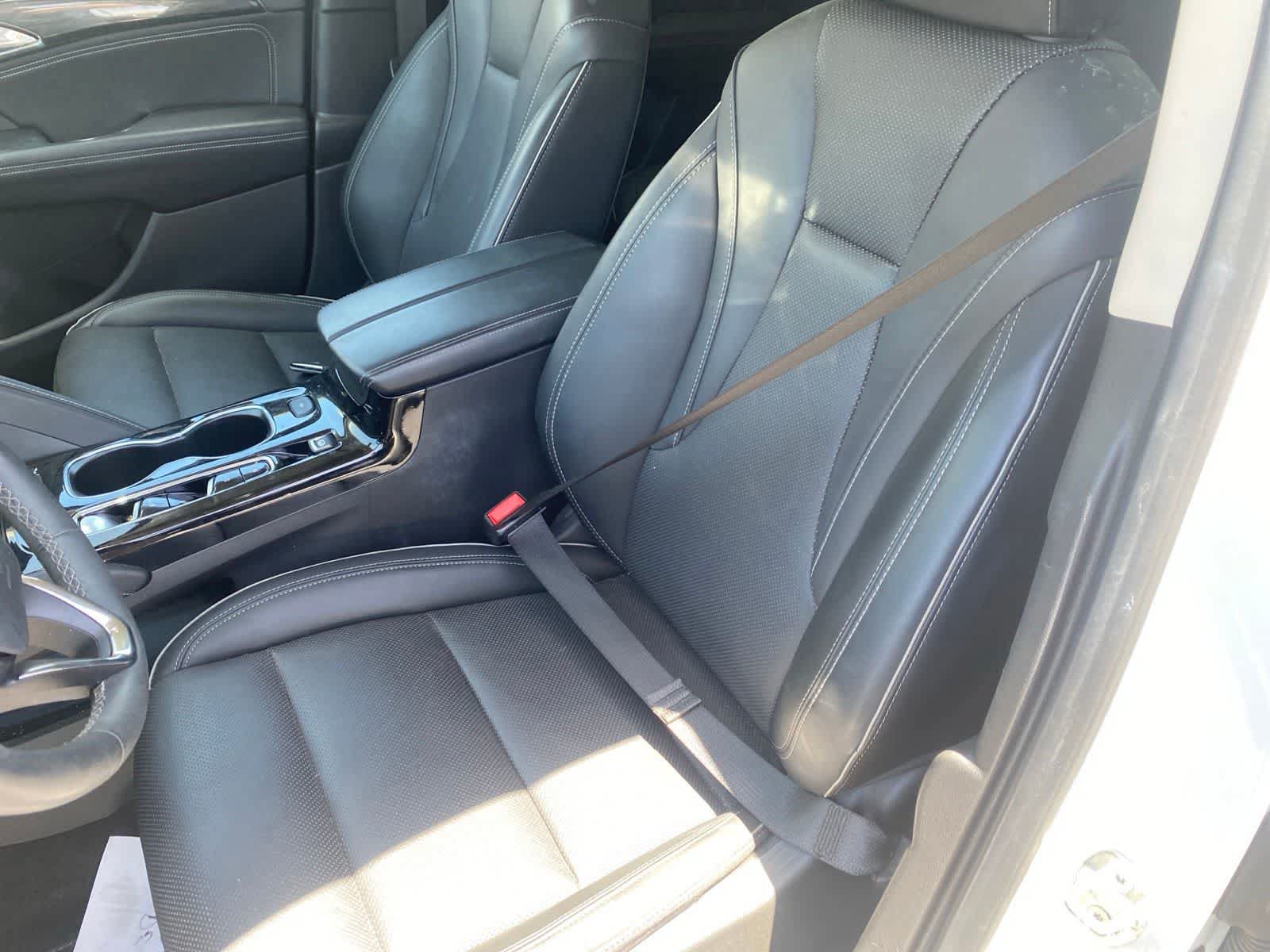 Used 2023 Buick Envision Essence FWD image 12