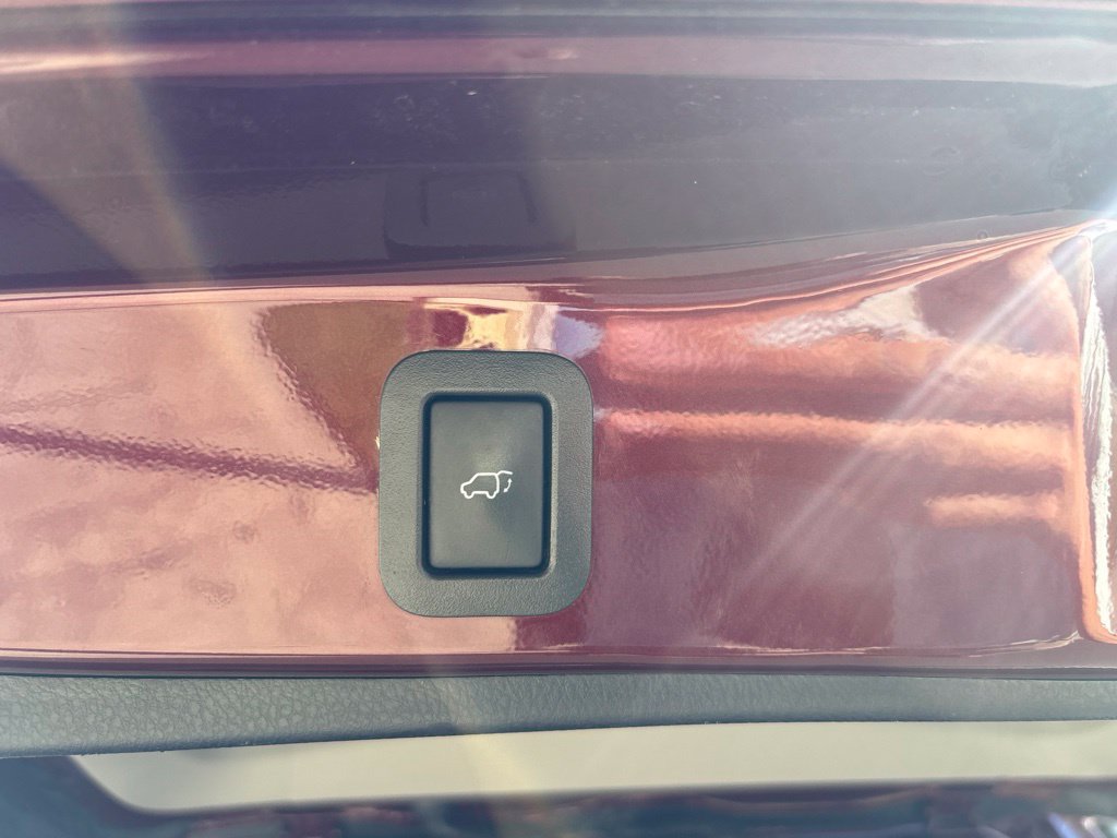 Used 2018 Toyota Highlander XLE FWD image 11