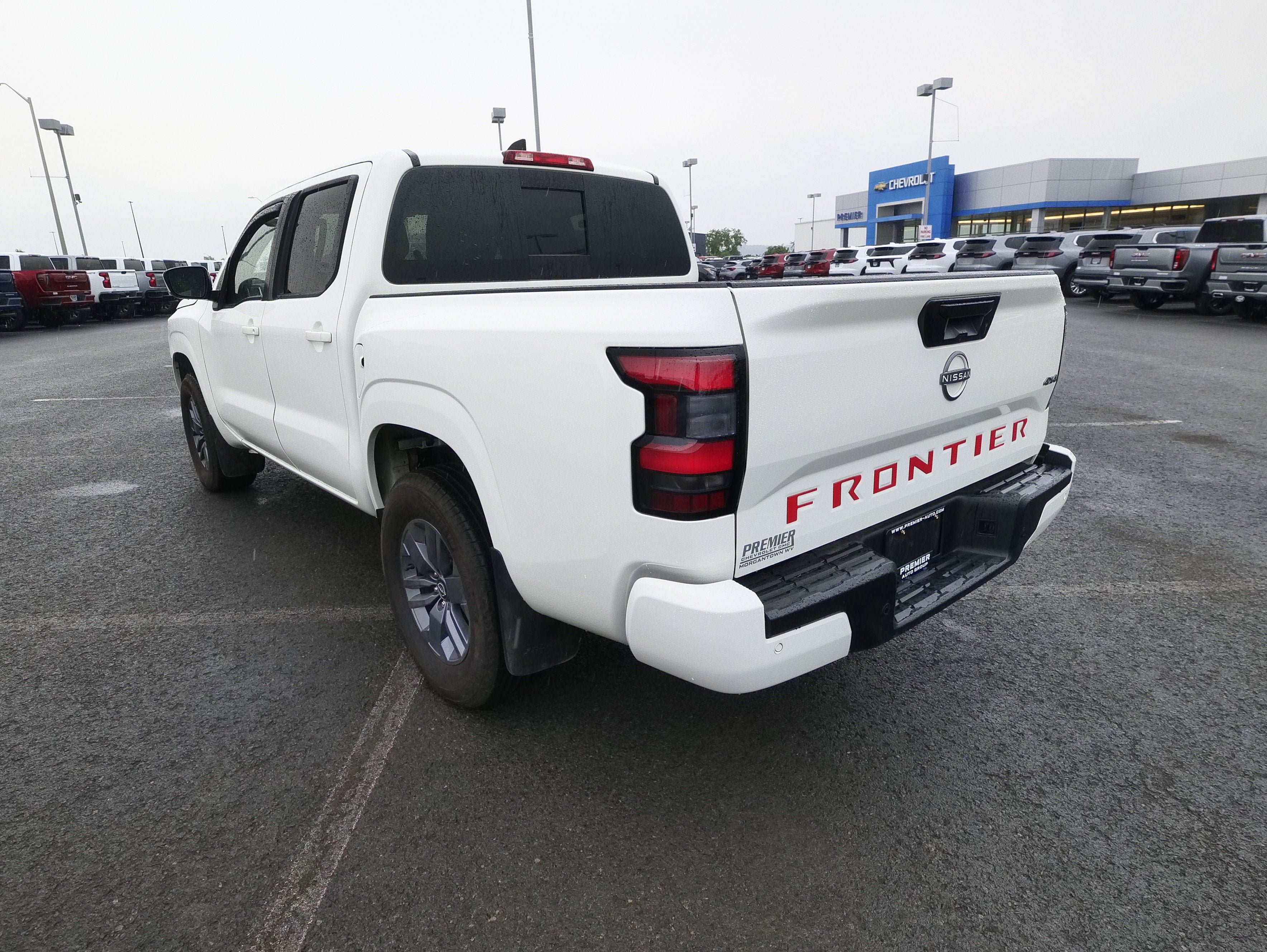Used 2025 Nissan Frontier SV AWD/4WD image 6