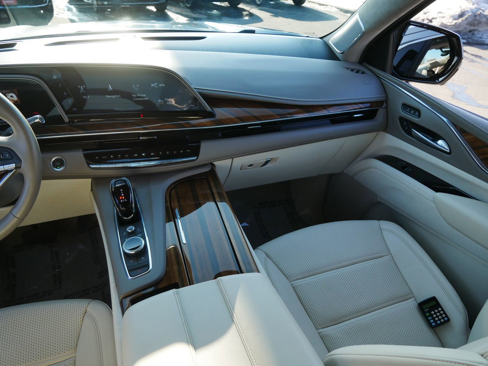 Used 2024 Cadillac Escalade ESV Premium Luxury Platinum image 14