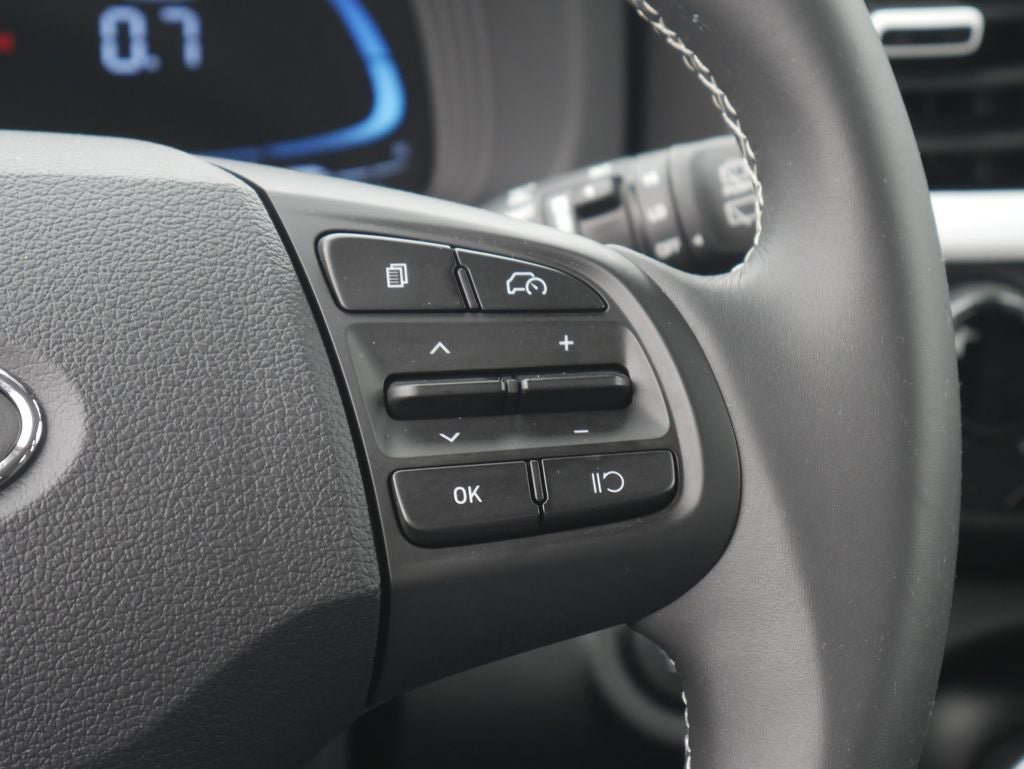 Used 2025 Hyundai Venue Limited FWD image 36