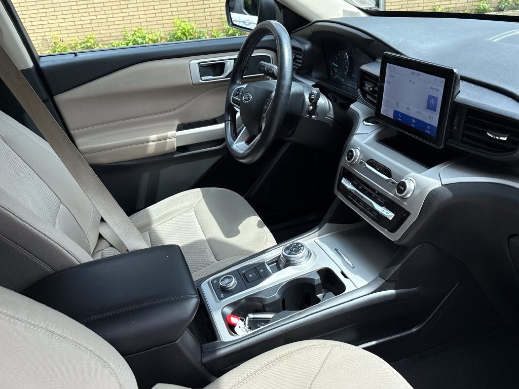 Used 2023 Ford Explorer XLT AWD/4WD image 28