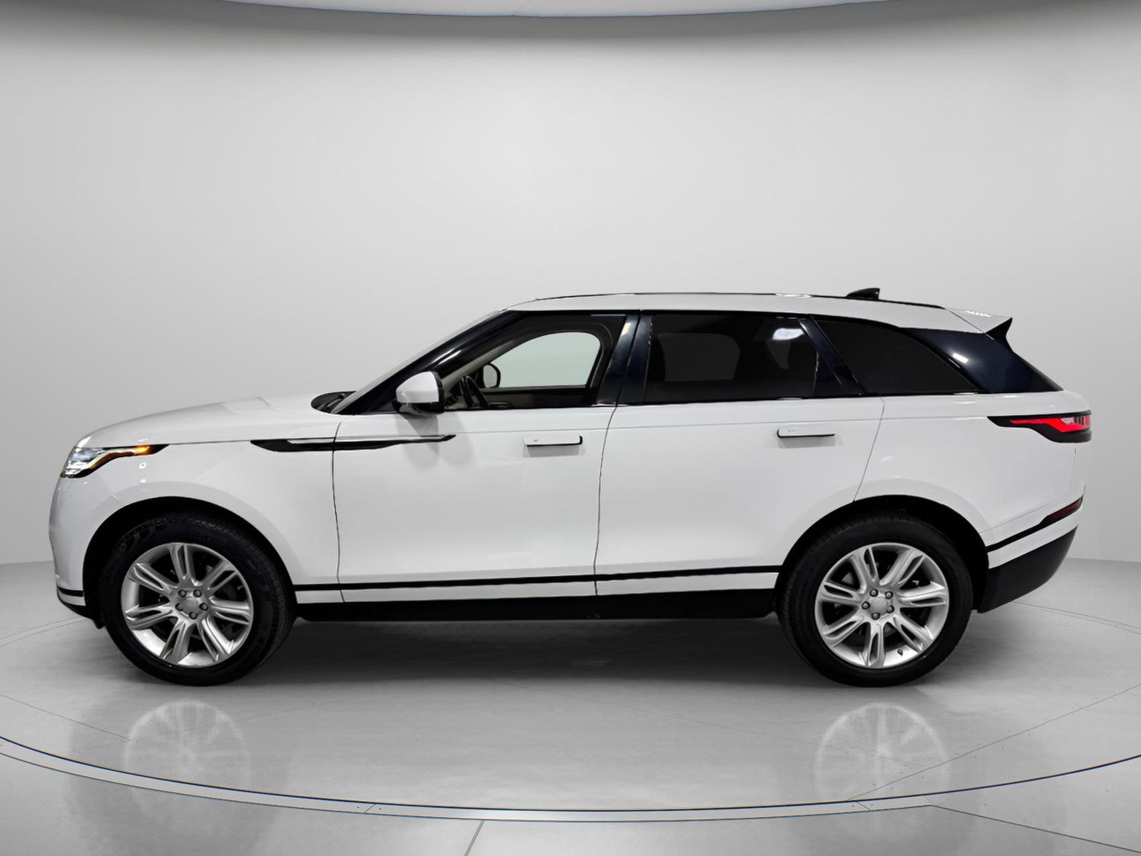 Used 2019 Land Rover Range Rover Velar S image 2