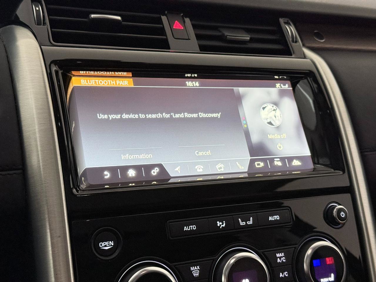 Used 2018 Land Rover Discovery HSE AWD/4WD image 33