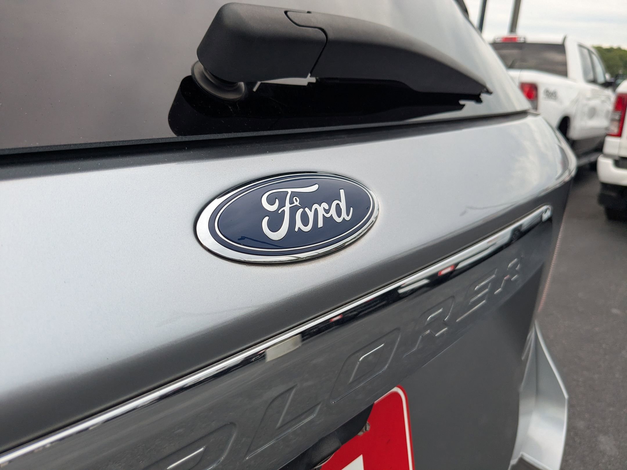 Used 2021 Ford Explorer Limited w/ Equipment Group 301A RWD image 32