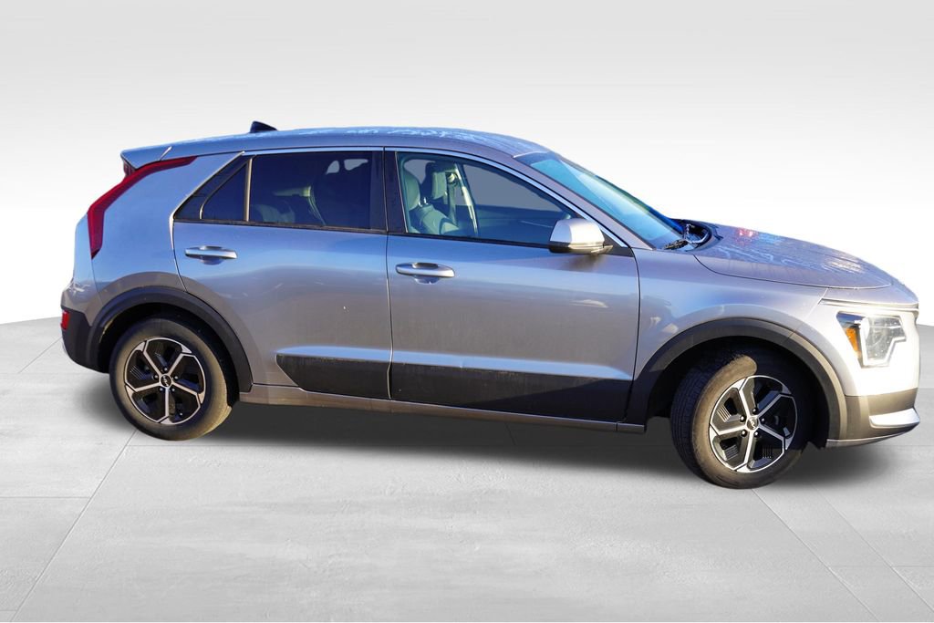 Used 2023 Kia Niro LX FWD image 2