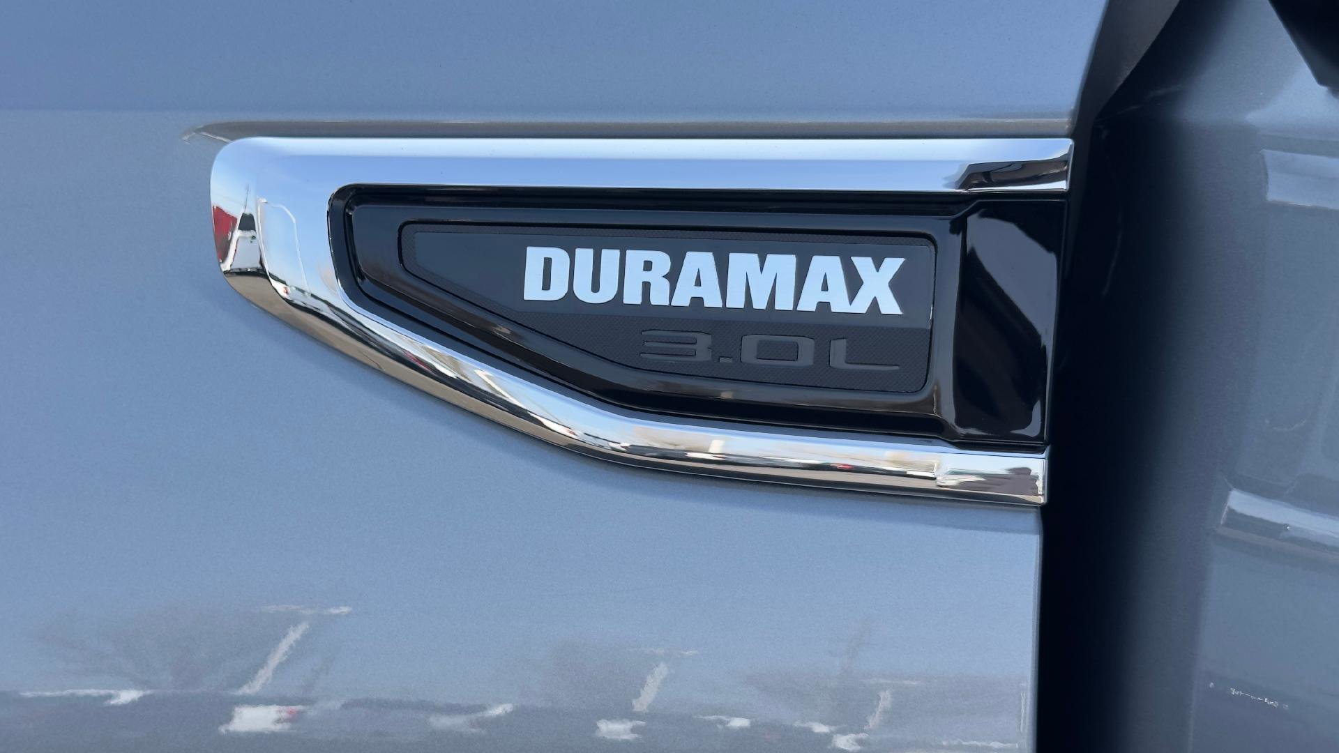 Used 2024 GMC Yukon SLT w/ SLT Luxury Package image 23