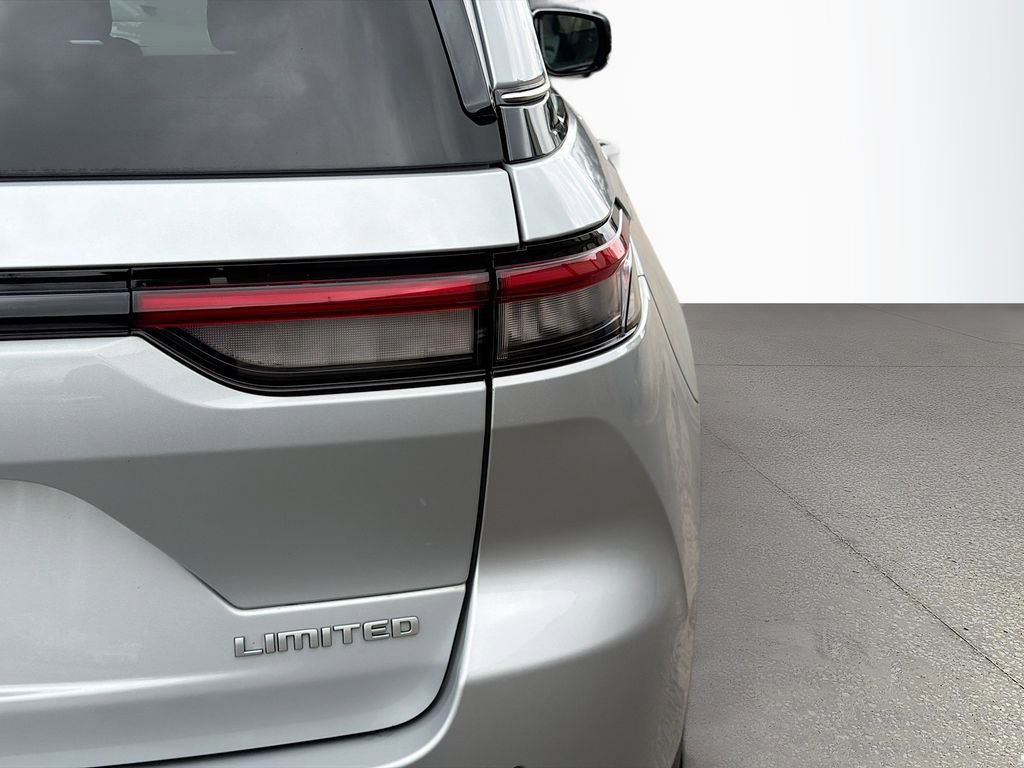 Used 2024 Jeep Grand Cherokee Limited image 12