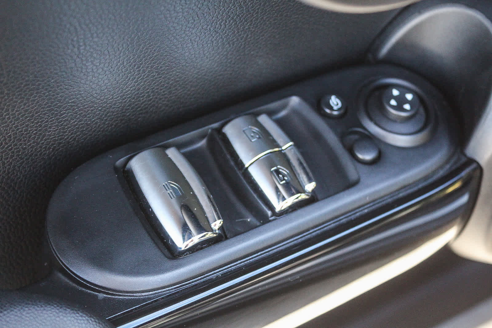 Used 2018 MINI Cooper S image 18