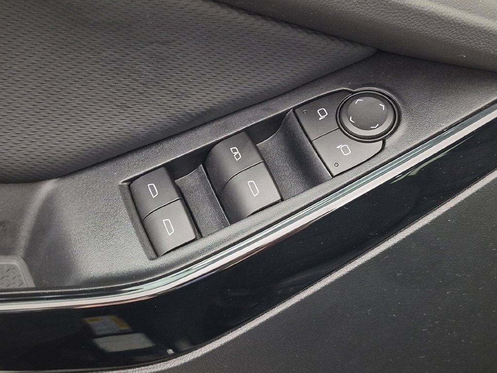 Used 2026 Chevrolet Equinox LT FWD image 14