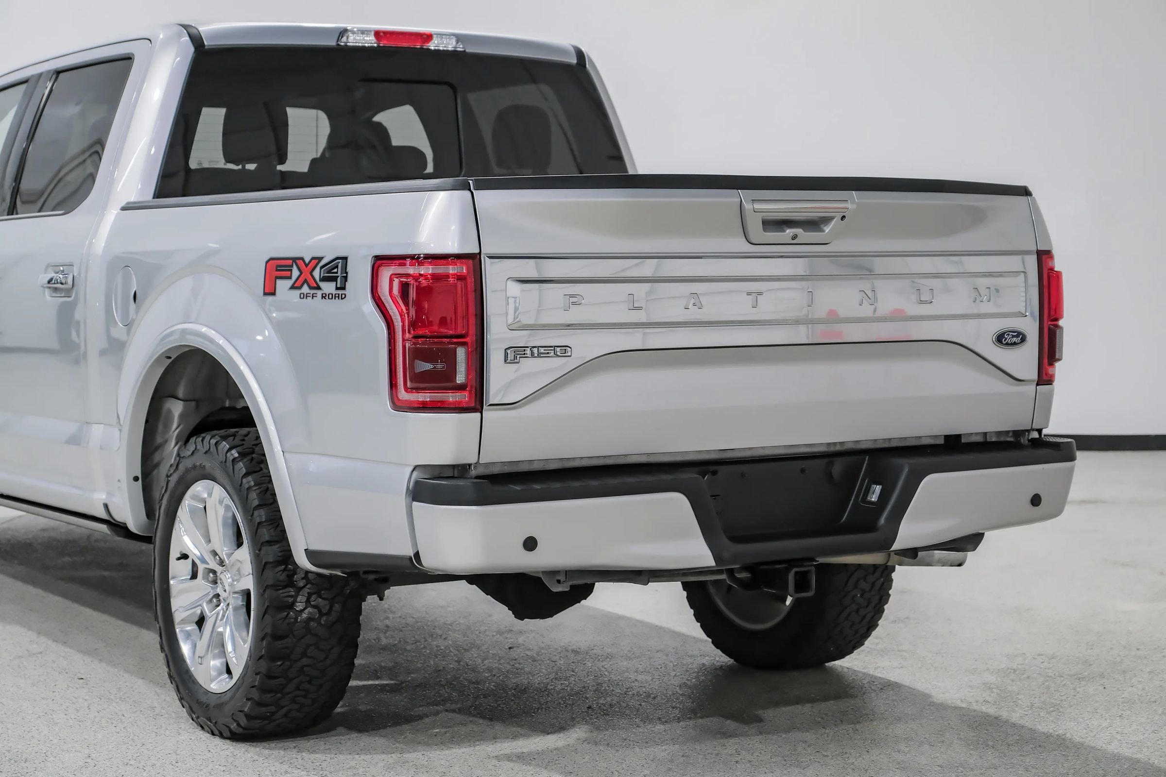 Used 2016 Ford F150 Platinum w/ Equipment Group 701A Luxury AWD/4WD image 13