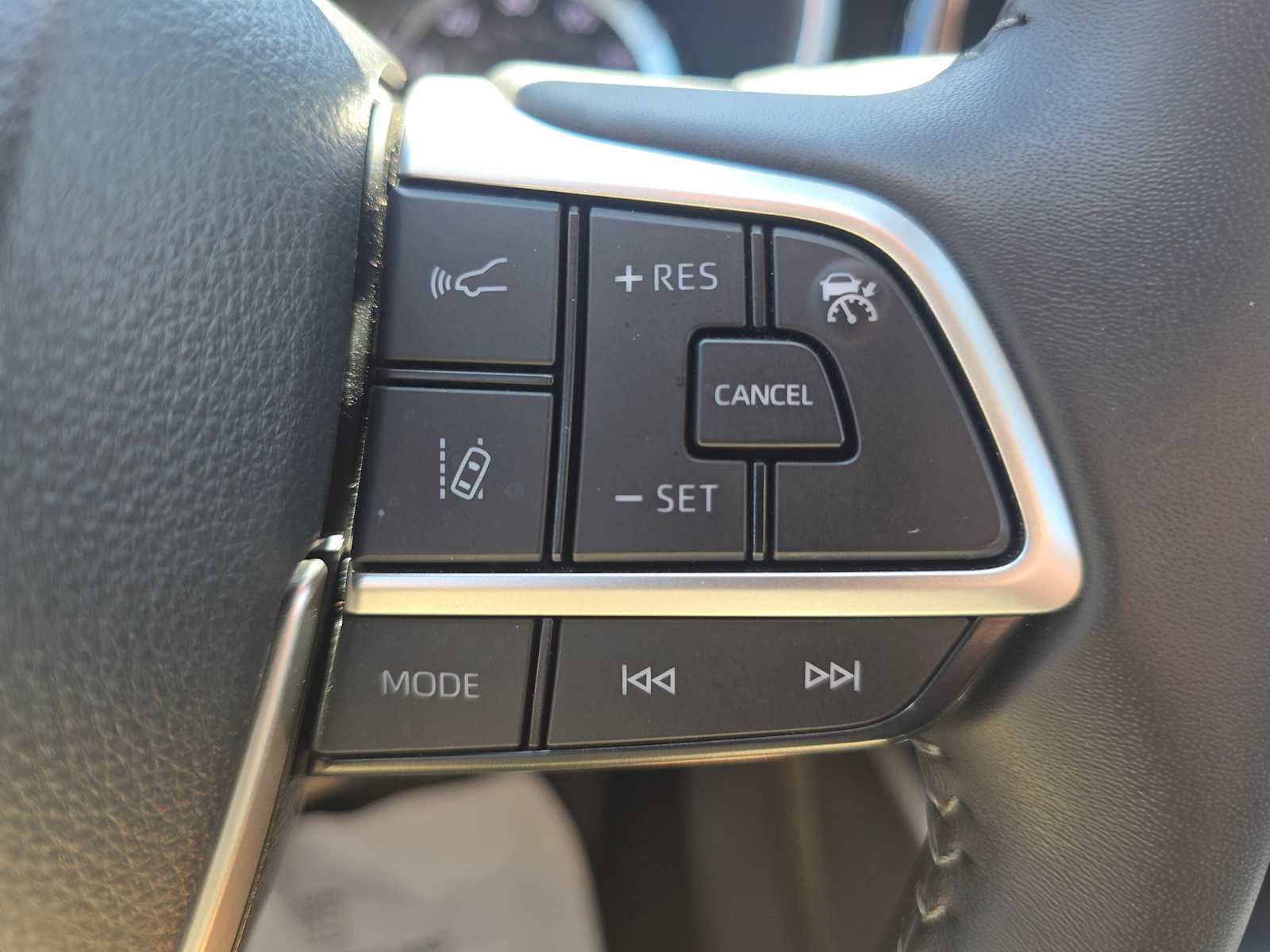 Certified 2025 Toyota Highlander XLE FWD image 30