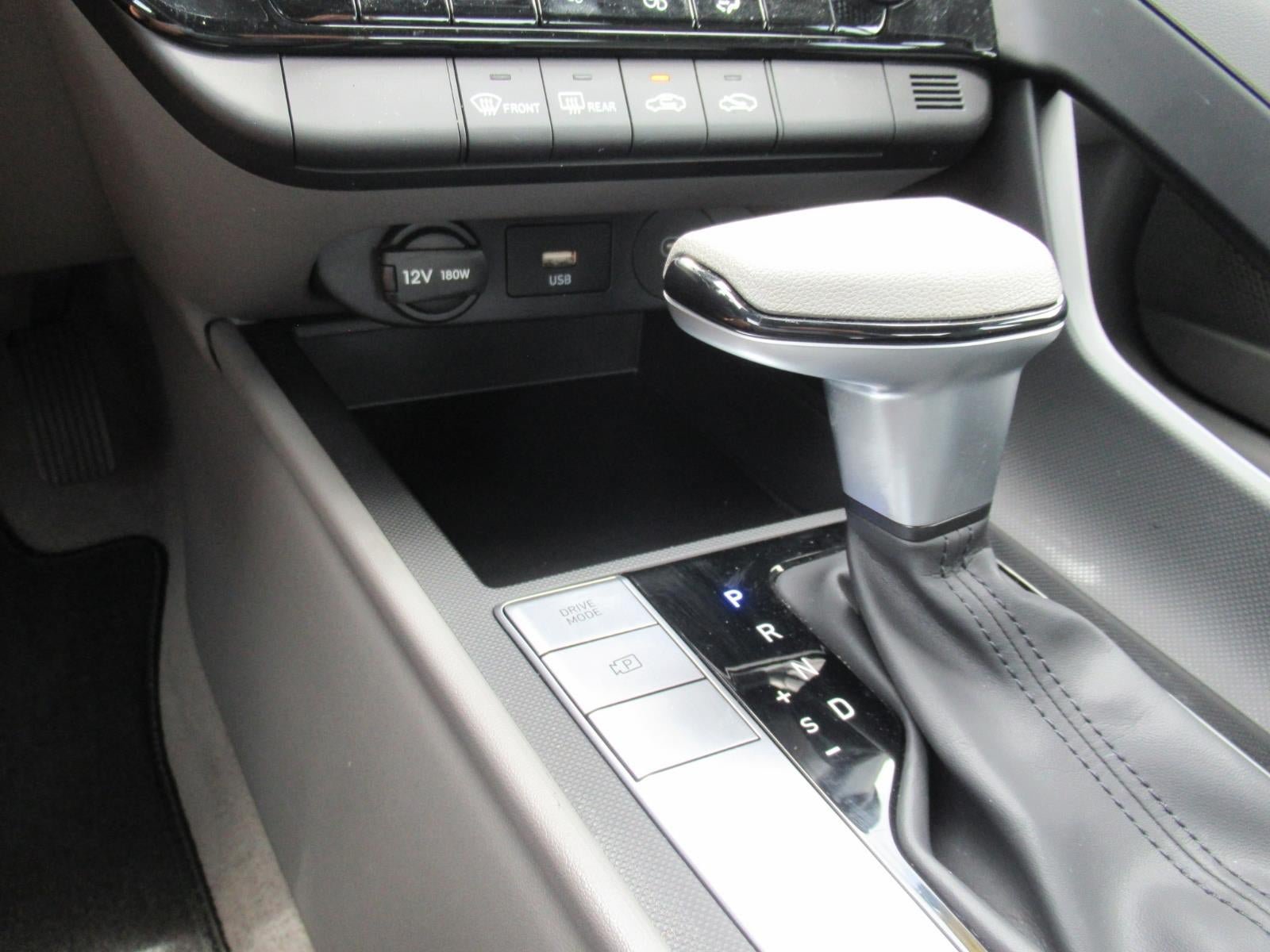 Used 2024 Hyundai Elantra SEL FWD image 25