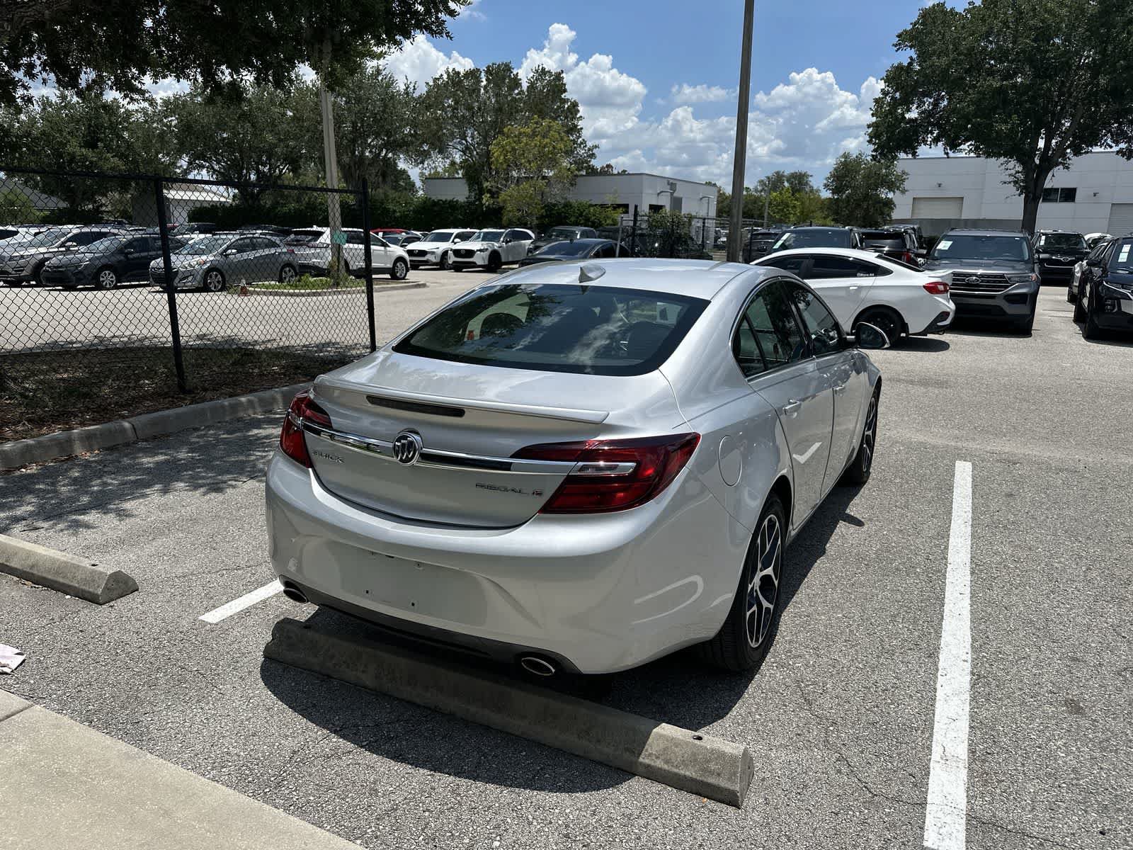 Used 2017 Buick Regal Sport Touring FWD image 8