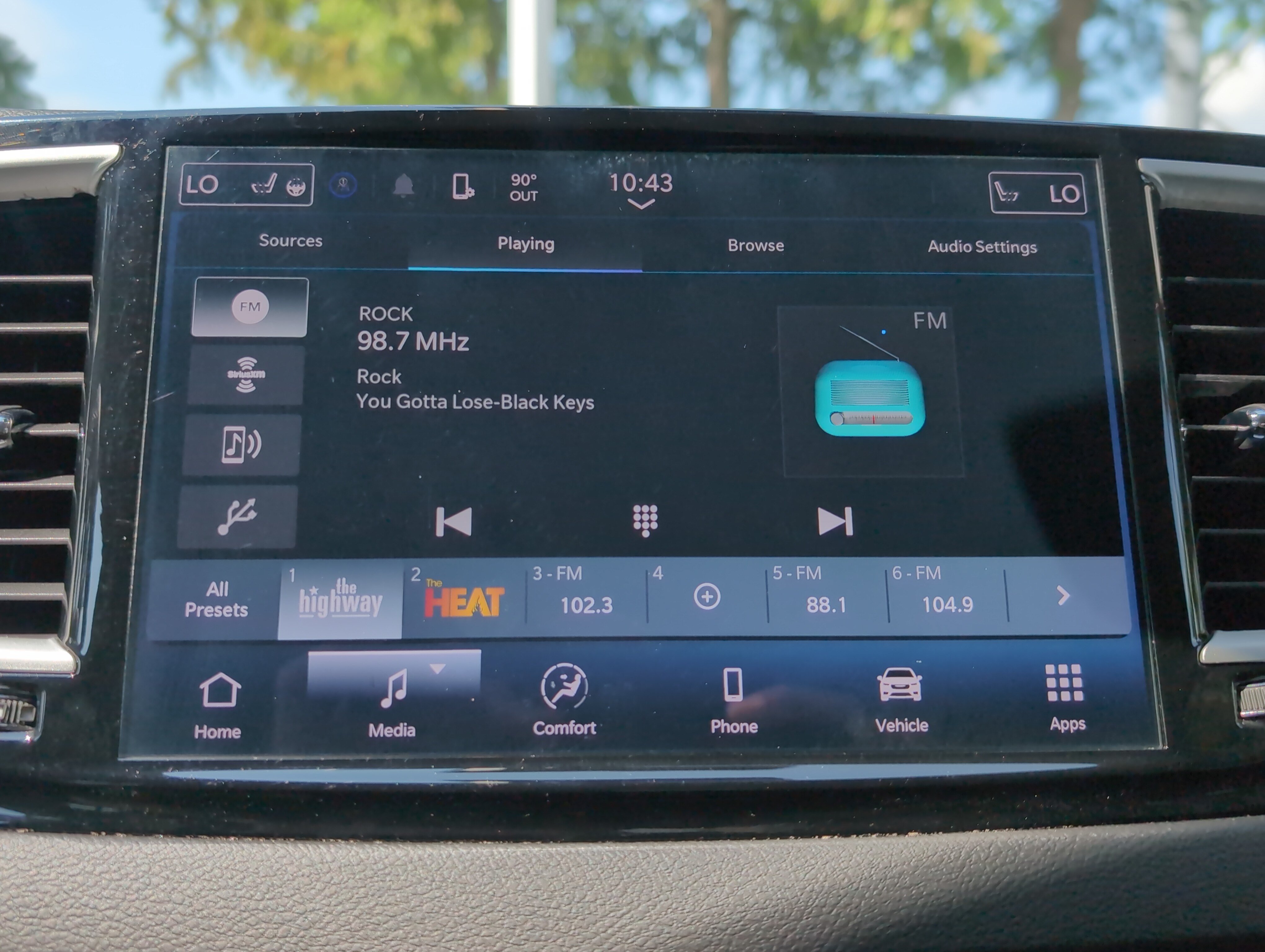 Used 2024 Chrysler Pacifica Touring-L FWD image 23