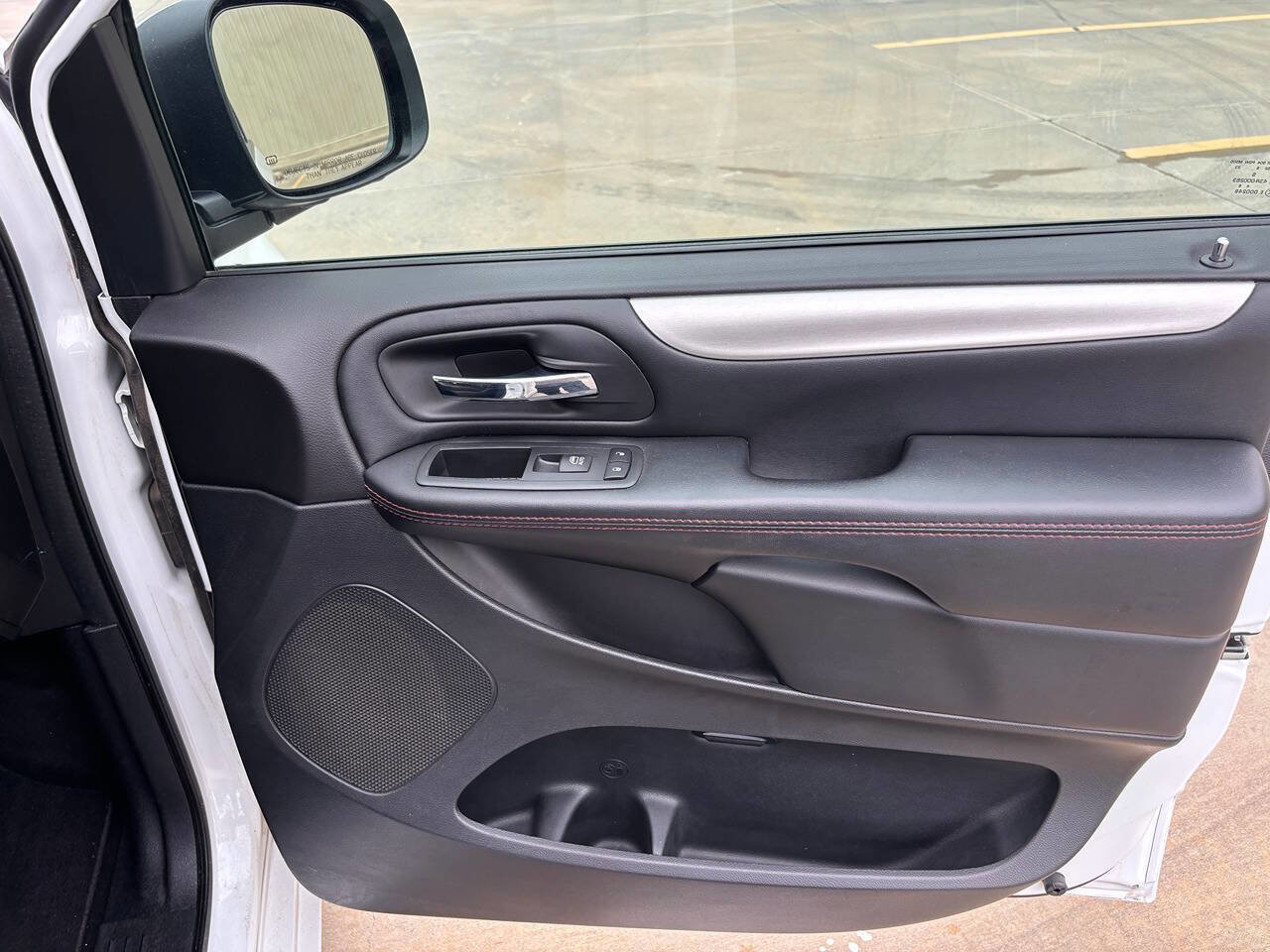 Used 2019 Dodge Grand Caravan GT FWD image 29