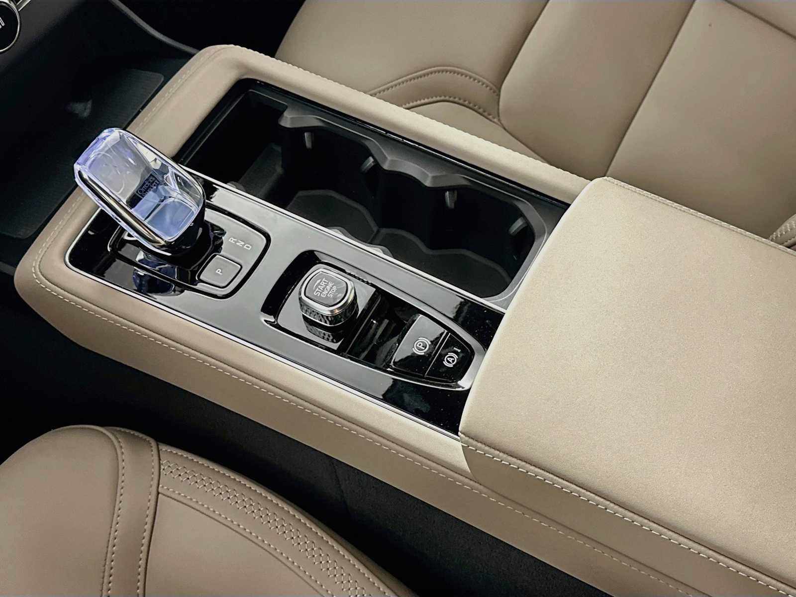 New 2027 Volvo XC90 B6 Plus AWD/4WD image 15