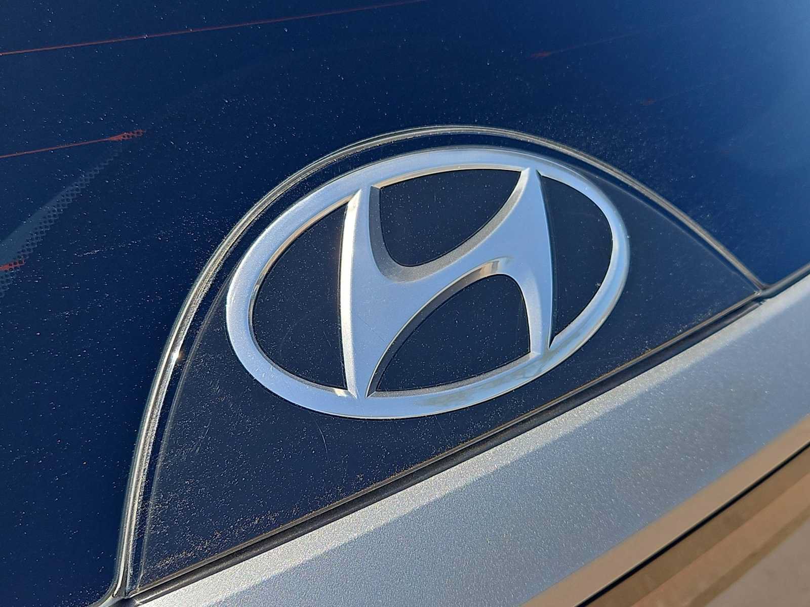 Certified 2022 Hyundai Tucson Limited AWD/4WD image 11