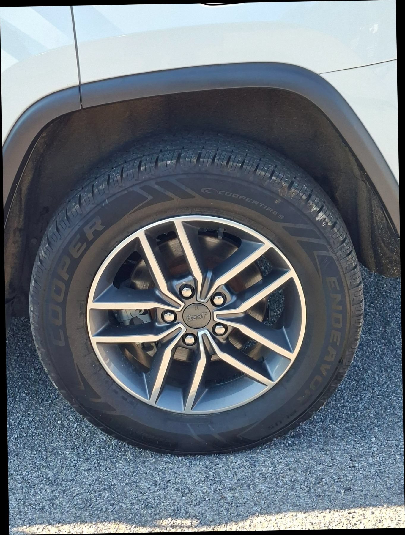 Used 2020 Jeep Grand Cherokee Limited AWD/4WD image 16