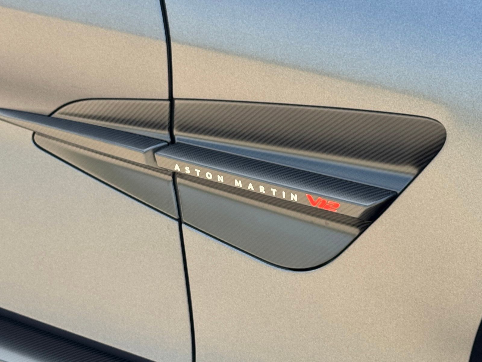 New 2025 Aston Martin Vanquish image 22