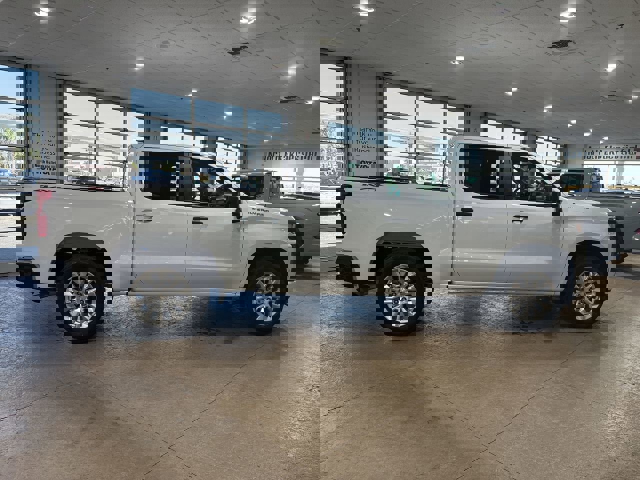 Used 2021 Chevrolet Silverado 1500 Custom image 3