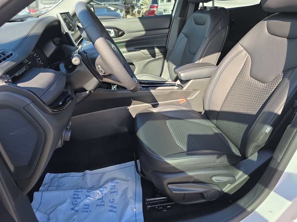New 2026 Jeep Compass Latitude AWD/4WD image 12