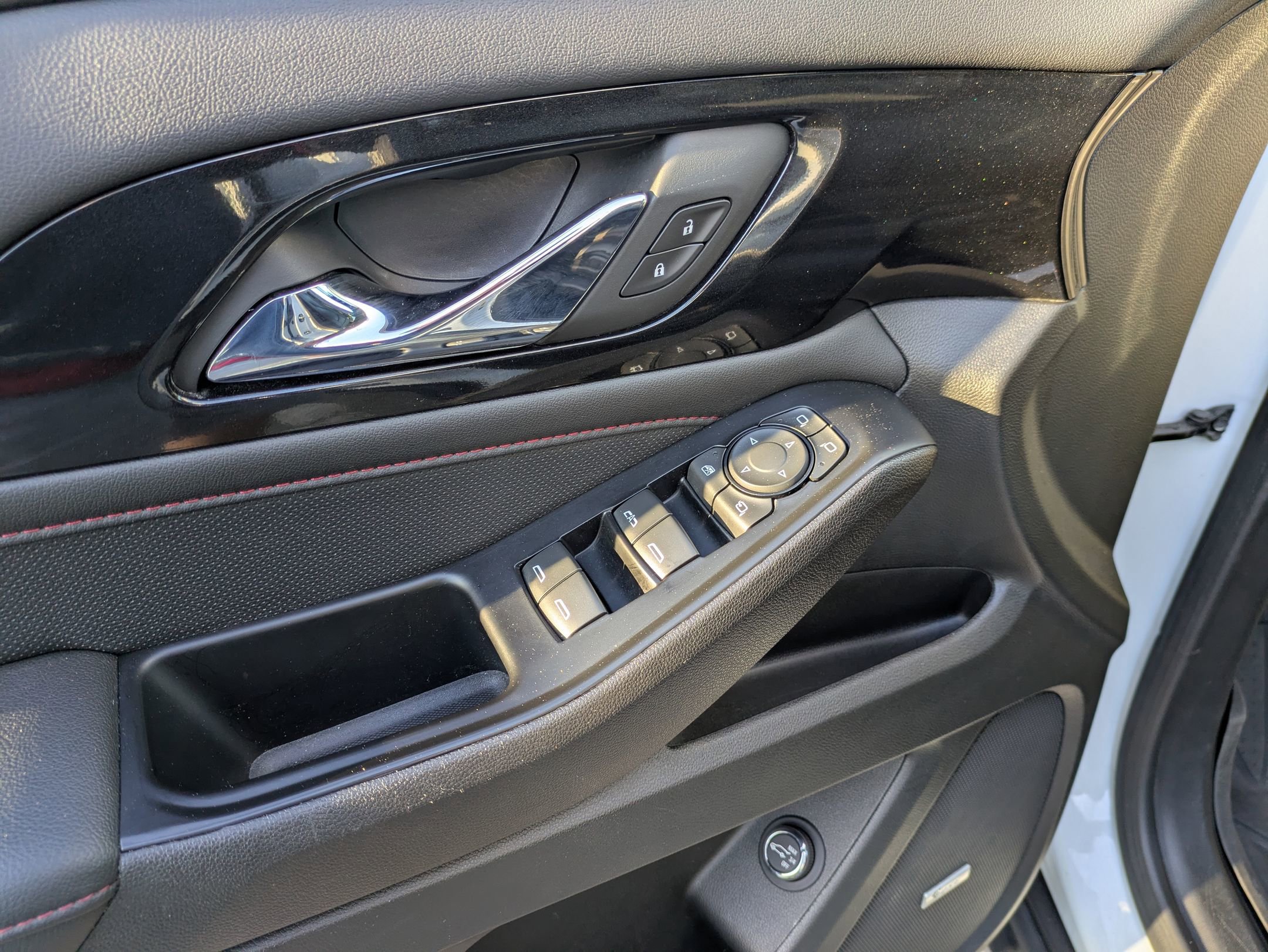 Used 2023 Chevrolet Traverse RS FWD image 16