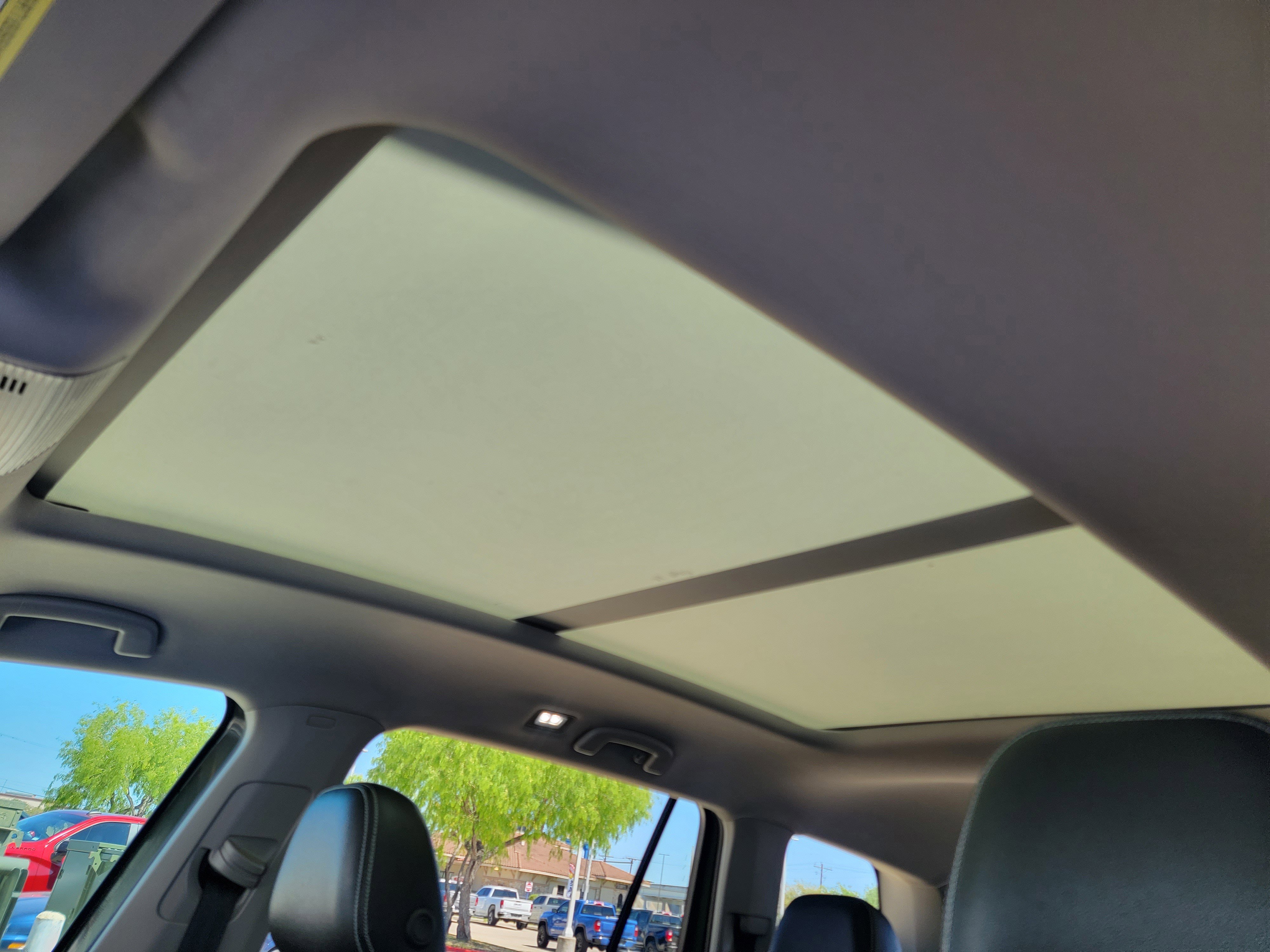 Used 2025 Volkswagen Atlas SE image 16