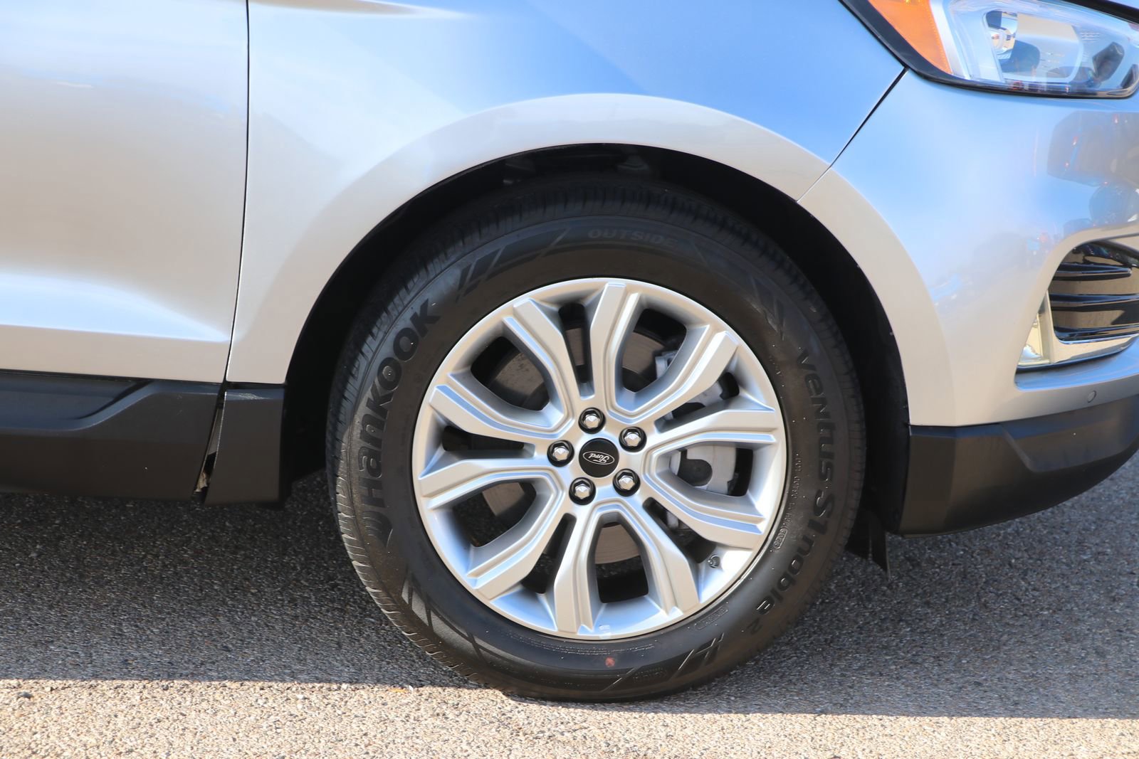 Used 2024 Ford Edge Titanium image 9